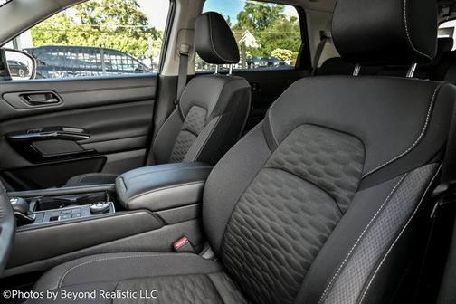2024 Nissan Pathfinder SV 4WD