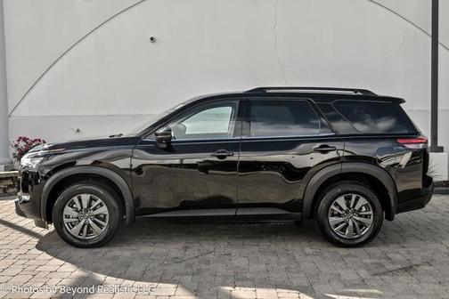 2024 Nissan Pathfinder SV 4WD