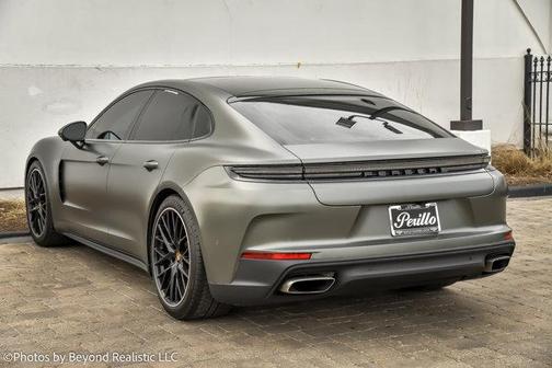 2025 Porsche Panamera 4