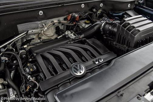 Photo 2 of 51 of 2019 Volkswagen Atlas 3.6 V6 SE R-Line