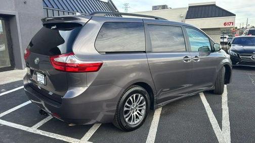 2018 Toyota Sienna XLE