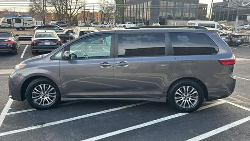 2018 Toyota Sienna XLE