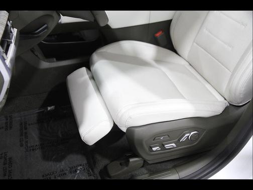Serenity White 2025 Hyundai SANTA FE Calligraphy
