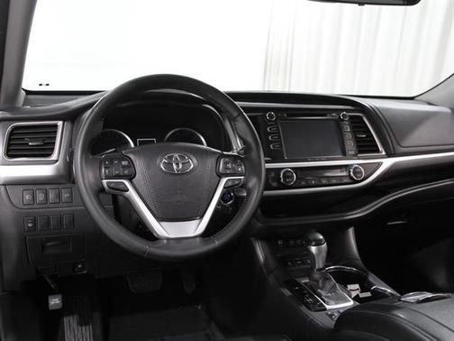 2017 Toyota Highlander SE
