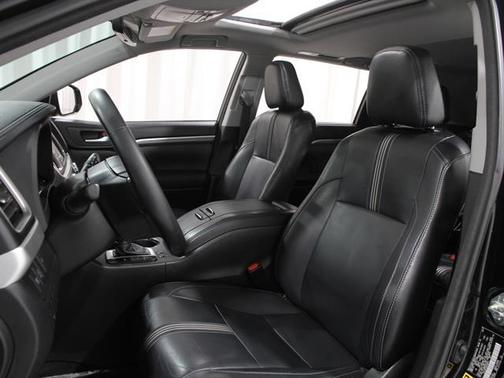 2017 Toyota Highlander SE