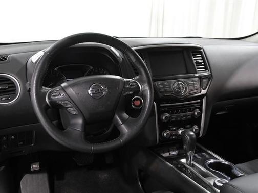 2018 Nissan Pathfinder SV