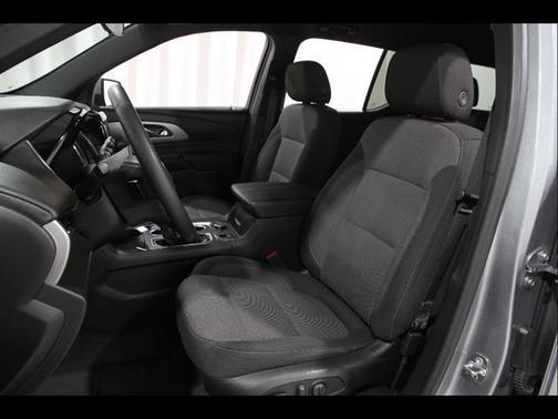 Sterling Gray Metallic 2023 Chevrolet Traverse LT Cloth
