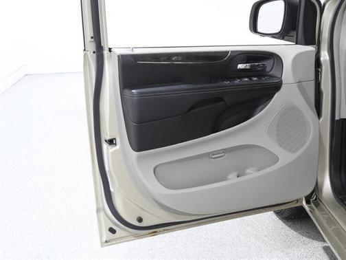 2011 Chrysler Town & Country Touring-L