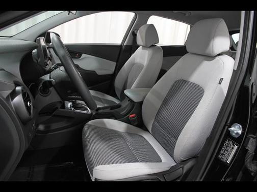 Abyss Black Pearl 2023 Hyundai KONA SE