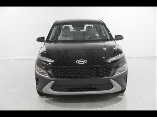 Abyss Black Pearl 2023 Hyundai KONA SE