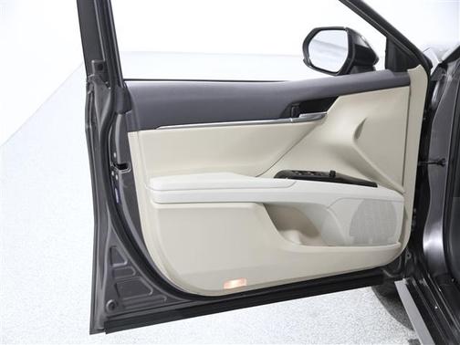 2018 Toyota Camry Hybrid LE