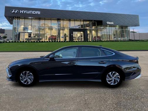 2026 Hyundai SONATA Hybrid Base