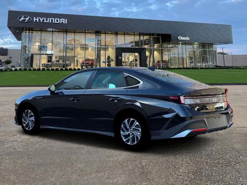 2026 Hyundai SONATA Hybrid Base