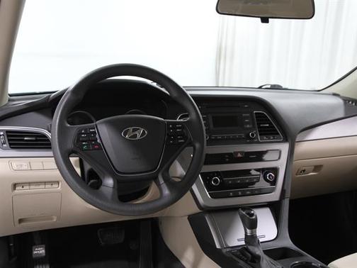 2017 Hyundai SONATA SE