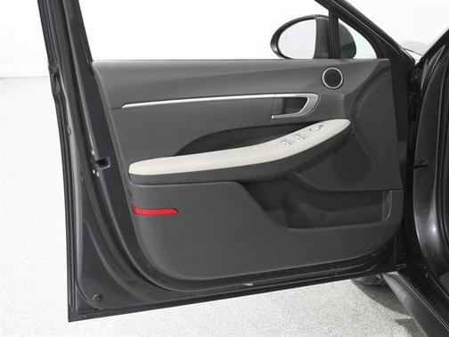 2022 Hyundai SONATA SE