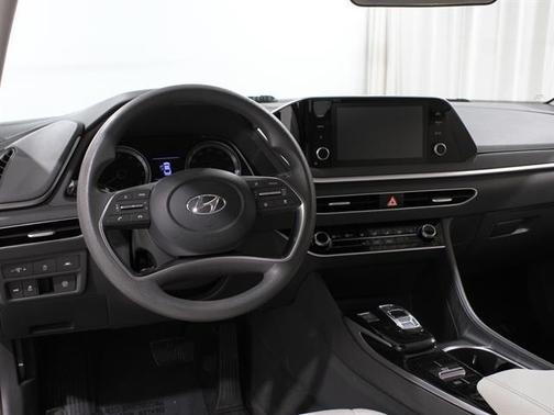2022 Hyundai SONATA SE