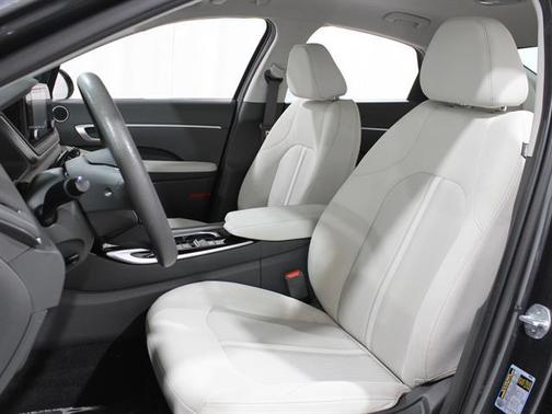 2022 Hyundai SONATA SE