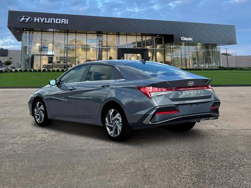 2025 Hyundai ELANTRA SEL