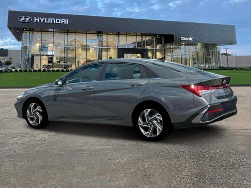 2025 Hyundai ELANTRA SEL