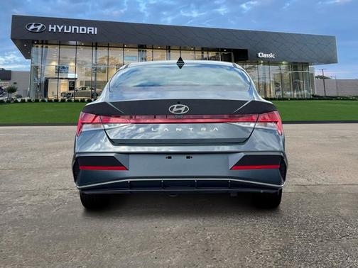 2025 Hyundai ELANTRA SEL