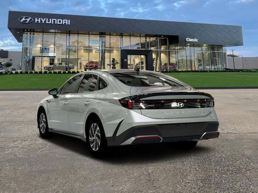 2026 Hyundai SONATA Hybrid Base