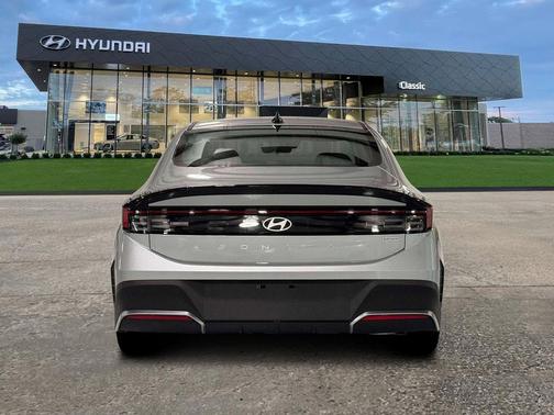 2026 Hyundai SONATA Hybrid Base