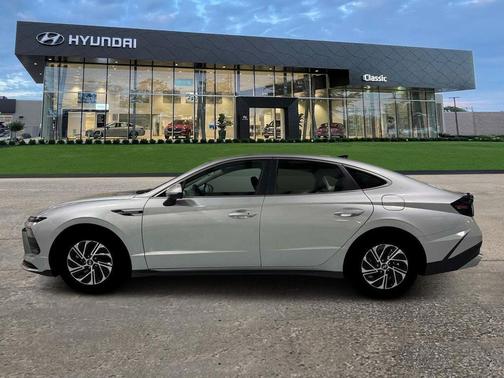 2026 Hyundai SONATA Hybrid Base