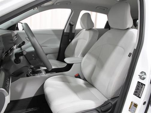 2024 Hyundai KONA SE