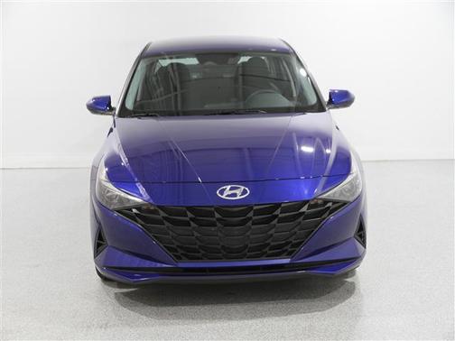 2022 Hyundai ELANTRA SE