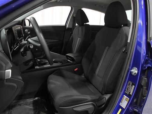 2022 Hyundai ELANTRA SE