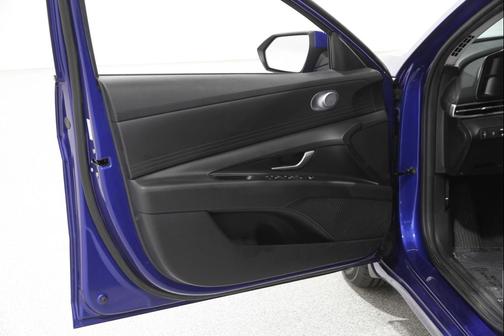 2022 Hyundai ELANTRA SE