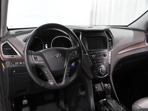2017 Hyundai SANTA FE SE