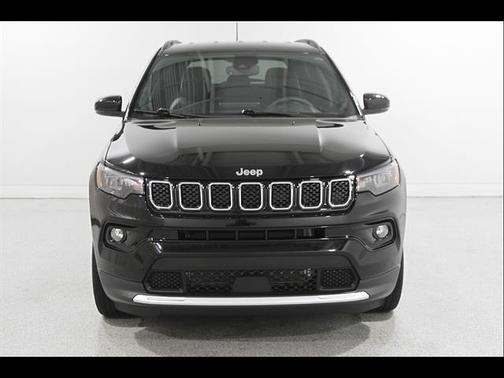 Diamond Black Crystal Pearlcoat 2023 Jeep Compass Limited