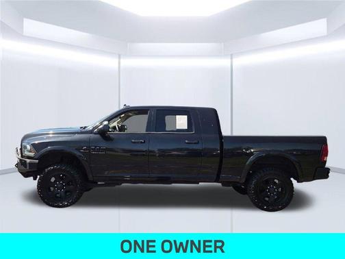Brilliant Black Crystal Pearlcoat 2017 RAM 2500 Laramie
