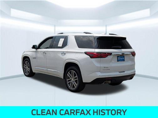 Iridescent Pearl Tricoat 2023 Chevrolet Traverse High Country
