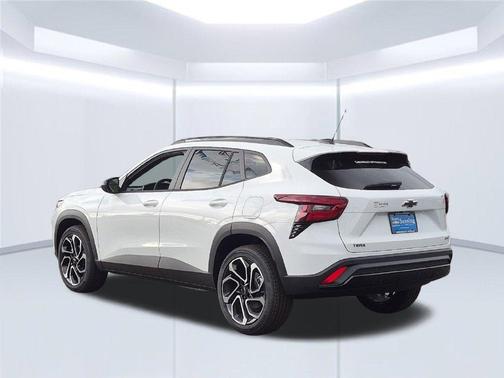 Summit White 2026 Chevrolet Trax 2RS