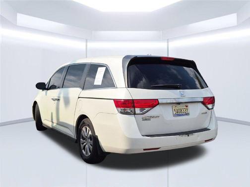 White 2016 Honda Odyssey SE