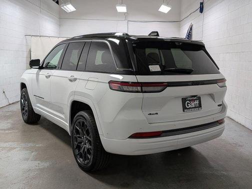 Bright White Clearcoat 2026 Jeep Grand Cherokee Summit