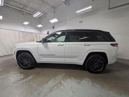 Bright White Clearcoat 2026 Jeep Grand Cherokee Summit