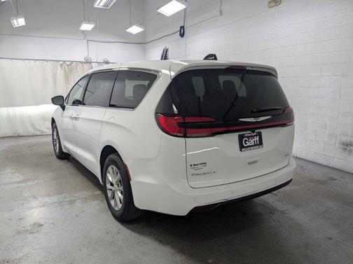 Bright White Clearcoat 2026 Chrysler Pacifica Select