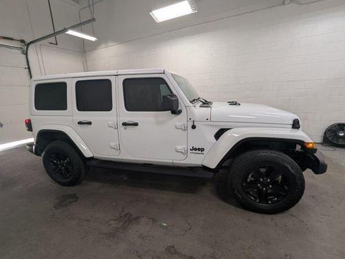 Bright White Clearcoat 2022 Jeep Wrangler Unlimited Sahara Altitude