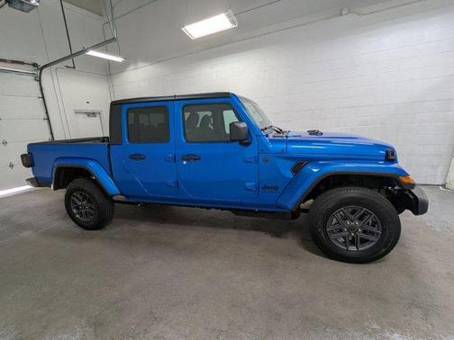 Hydro Blue Pearlcoat 2026 Jeep Gladiator Sport