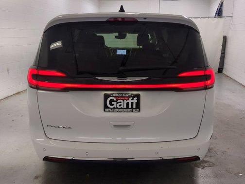 2024 Chrysler Pacifica Touring-L