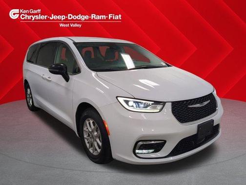 2024 Chrysler Pacifica Touring-L