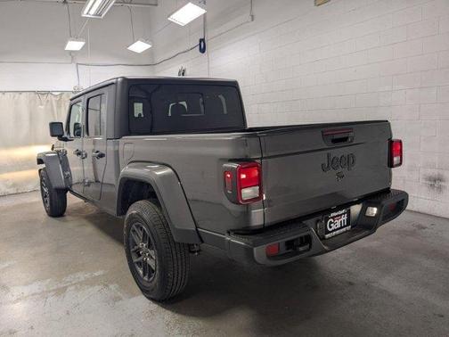 Granite Crystal Clearcoat Metallic 2025 Jeep Gladiator Sport