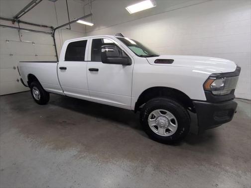 2024 RAM 3500 Tradesman Crew Cab 4x4 8 Box
