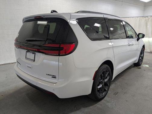 2026 Chrysler Pacifica Limited