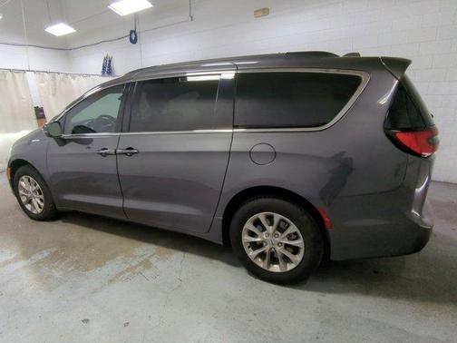 2022 Chrysler Pacifica Touring-L