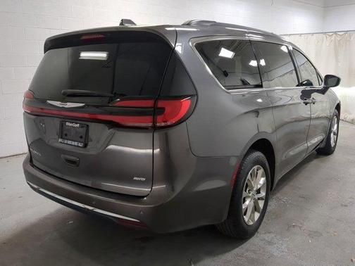 2022 Chrysler Pacifica Touring-L