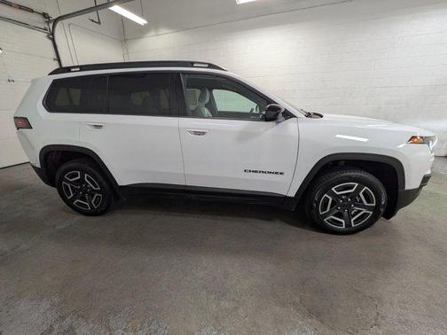 Bright White Clearcoat 2026 Jeep Cherokee LAREDO/LIMITED